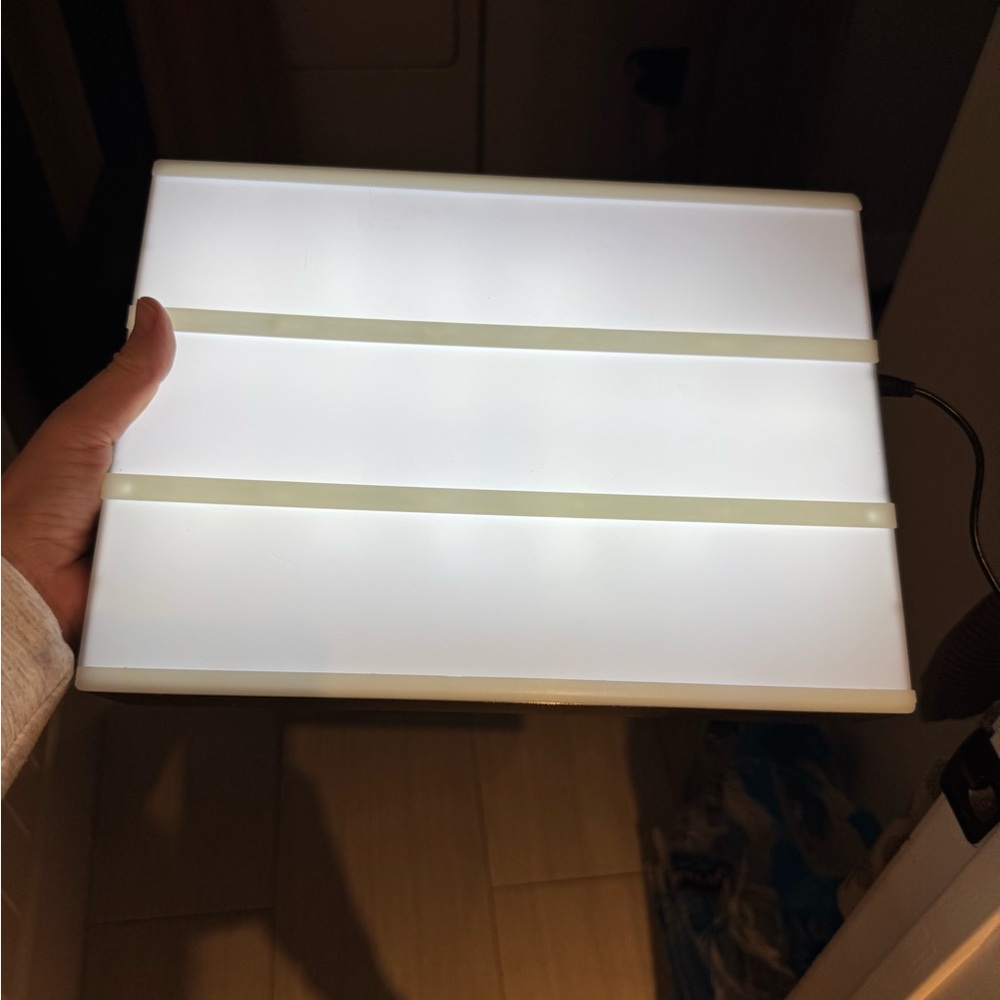 COSSY Cinema Light Box. This light box can be used with USB cable or batteries.